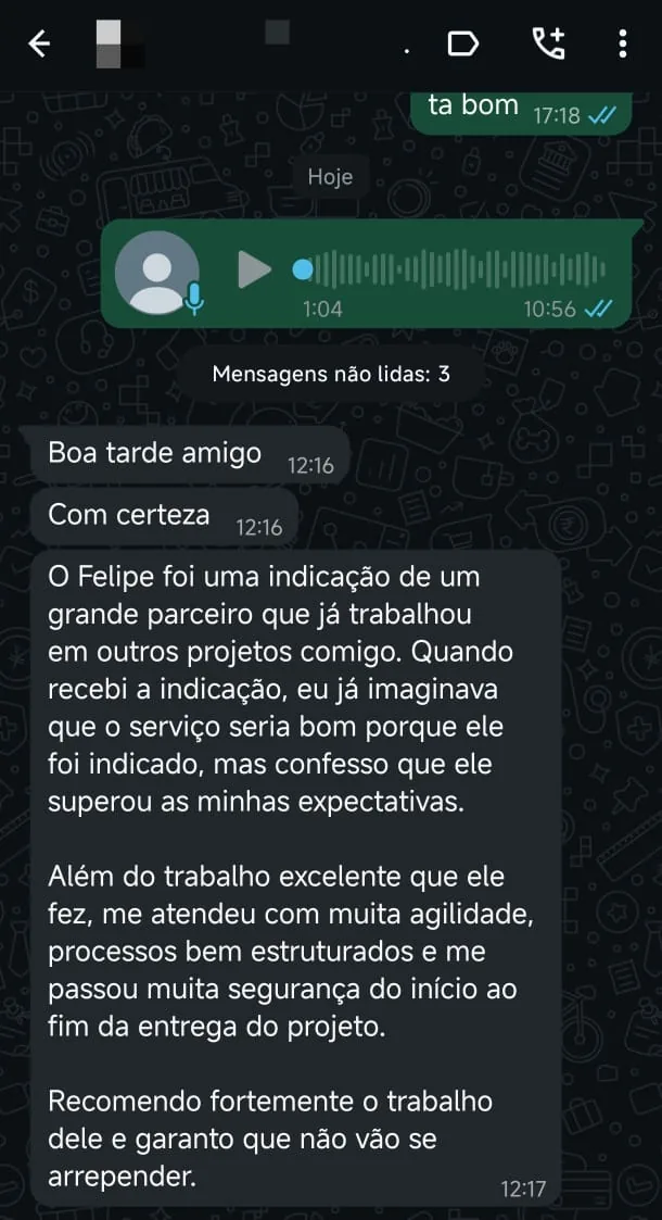 Conversa no WhatsApp em que o cliente conta que o trabalho superou as expectativas, elogia a agilidade e recomenda o serviço